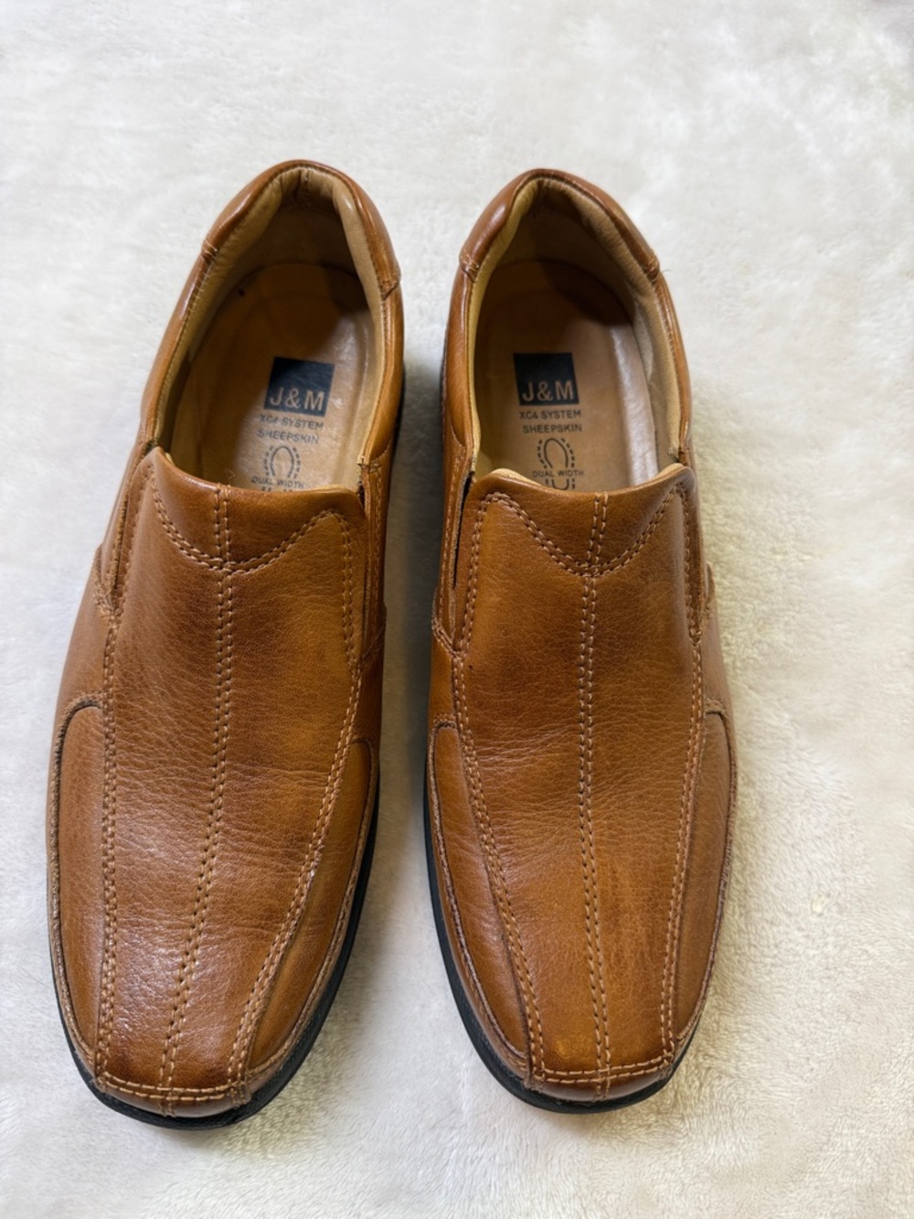 ⭐️J&M Johnston & Murphy XC4 system sheepskin loafers SZ 8M. EUC